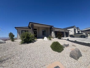 991 Grand Heights Dr in Saint George, UT - Building Photo - Building Photo