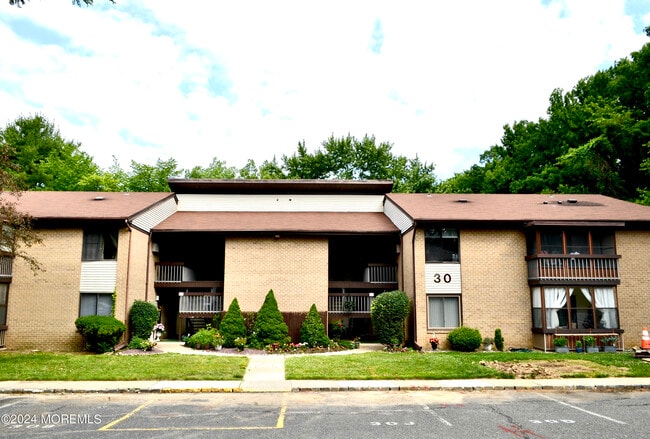 30 Meadow Green Cir in Englishtown, NJ - Building Photo - Building Photo