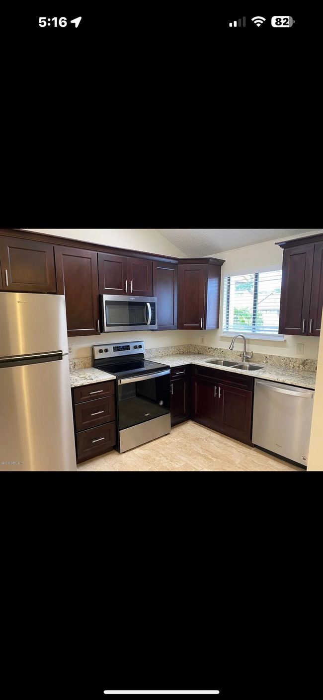 2410 Seabury Pl N in Jacksonville, FL - Foto de edificio - Building Photo