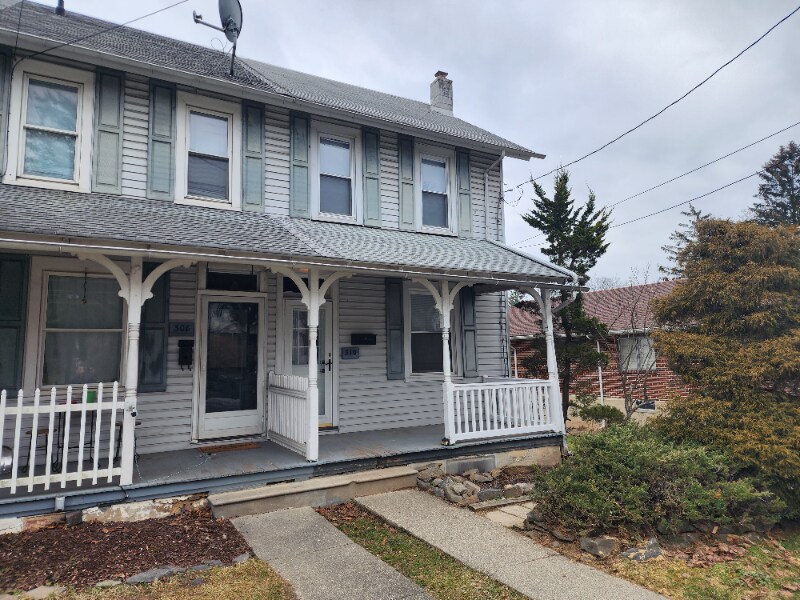 310 N Main St in Coopersburg, PA - Building Photo