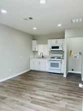 21633 Cottonwood Ave in Moreno Valley, CA - Foto de edificio - Building Photo