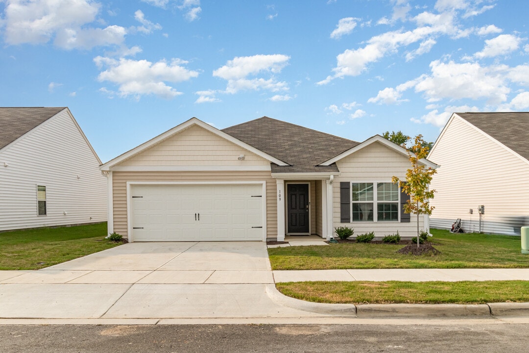 109 Pioneer Dr in Goldsboro, NC - Building Photo