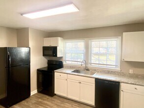 1410 Knob Creek Rd in Johnson City, TN - Building Photo - Building Photo