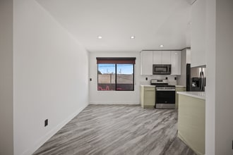 955 Oxford Ave in Los Angeles, CA - Building Photo - Building Photo