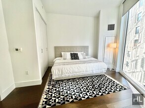 East 44th Street, Unit 28F in New York, NY - Building Photo - Building Photo