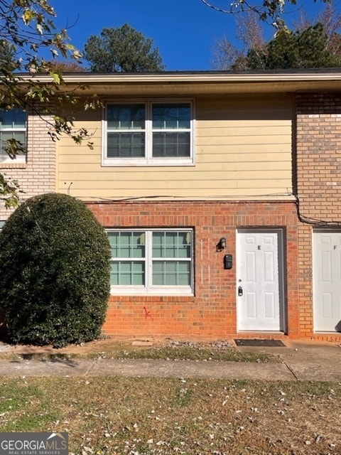 property at 100 Chalfont Dr