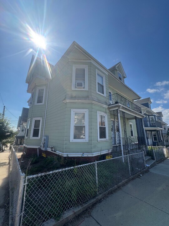 454 Broadway, Unit 3 in Somerville, MA - Foto de edificio