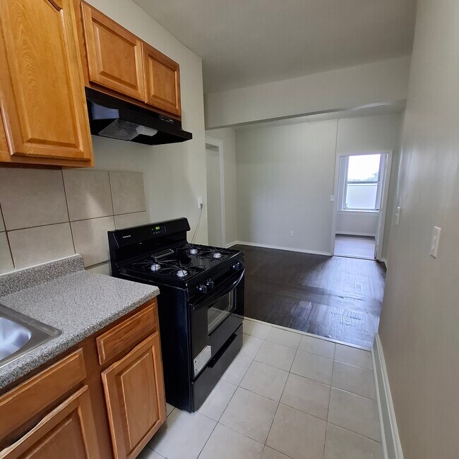 219 Roseville Ave, Unit 305 in Newark, NJ - Building Photo - Building Photo