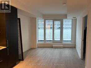 3900 Confederation Pkwy in Mississauga, ON - Building Photo - Building Photo