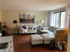 4471 Laurel Oak Dr in Allison Park, PA - Foto de edificio - Building Photo