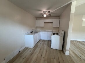 910 Richland St, Unit 910-A in High Point, NC - Foto de edificio - Building Photo