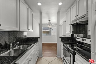 1342 Harvard St in Santa Monica, CA - Building Photo - Building Photo