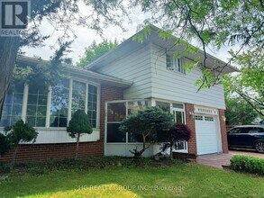 31 Roanoke Rd in Toronto, ON - Building Photo - Building Photo