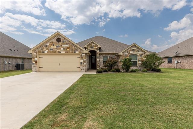 3103 Windcrest Ct in Granbury, TX - Foto de edificio - Building Photo