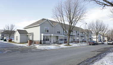 Parkwest Townhouses in Milwaukee, WI - Building Photo - Building Photo