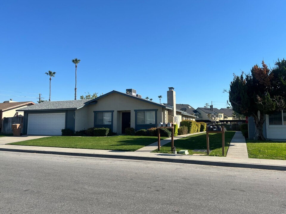 1709 William F Halsey Ave in Bakersfield, CA - Building Photo