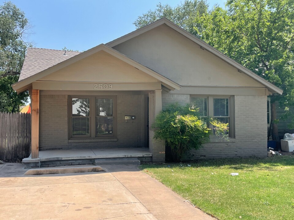 2509 23rd St in Lubbock, TX - Building Photo