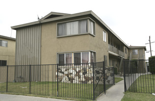 11736 S Vermont Ave. Apartamentos