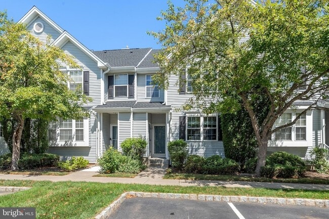 1209 Blossom Cir in Dayton, NJ - Foto de edificio - Building Photo