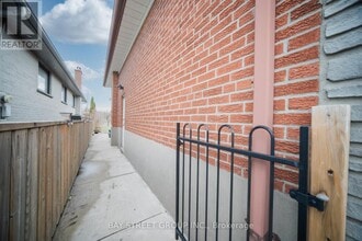 1520 Brentano Blvd in Mississauga, ON - Building Photo - Building Photo