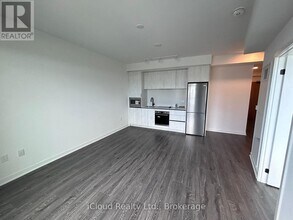 2495 Eglinton Ave W in Mississauga, ON - Building Photo - Building Photo