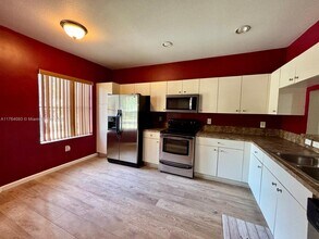 8253 SW 29th St in Miramar, FL - Building Photo - Building Photo