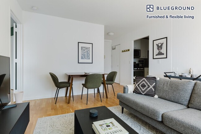 400 Chambers St in New York, NY - Building Photo - Building Photo