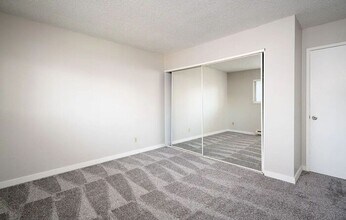 9550 SW Washington Dr in Portland, OR - Building Photo - Building Photo