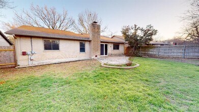10214 Missel Thrush Dr in Austin, TX - Building Photo - Building Photo