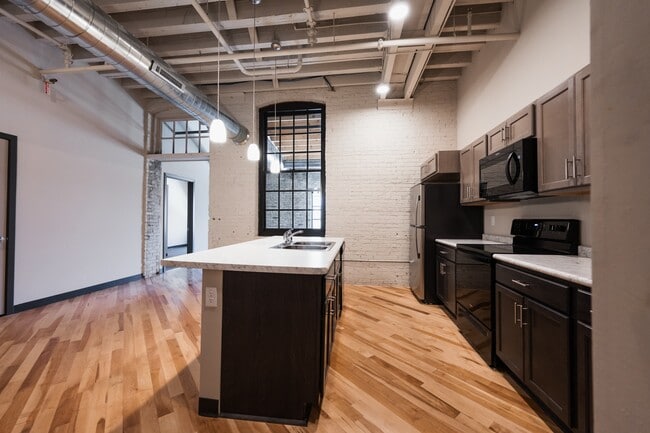 CWC  Community Within the Corridor in Milwaukee, WI - Foto de edificio - Building Photo