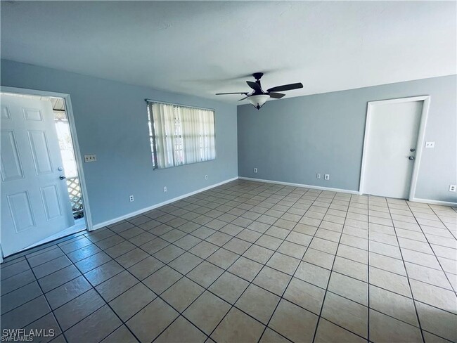 10736 Banyantree Ln in Lehigh Acres, FL - Building Photo - Building Photo