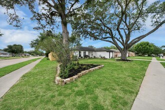 16222 Forest Bend Ave in Friendswood, TX - Building Photo - Building Photo