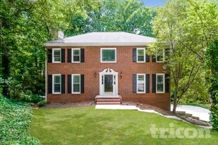 215 Comstock Ct in Lawrenceville, GA - Building Photo