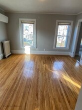 104 W Emerson St, Unit 4 in Melrose, MA - Foto de edificio - Building Photo