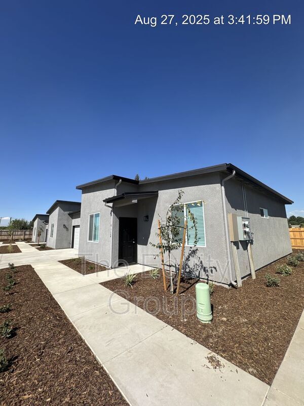 property at 4112 E Kaweah Ave