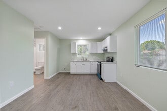 15452 Romar St in Mission Hills, CA - Building Photo - Building Photo
