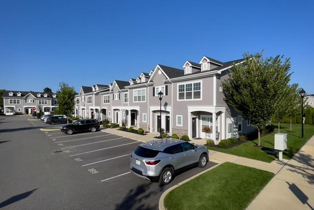 23 Sutton Ct in Deer Park, NY - Building Photo - Building Photo