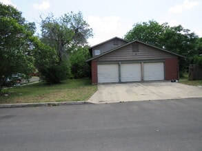9715 Nona Kay Dr in San Antonio, TX - Building Photo - Building Photo