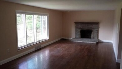 8608 Peters Rd in Cranberry Township, PA - Building Photo - Building Photo