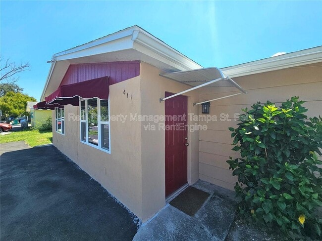 611 Lyndhurst St in Dunedin, FL - Building Photo - Building Photo