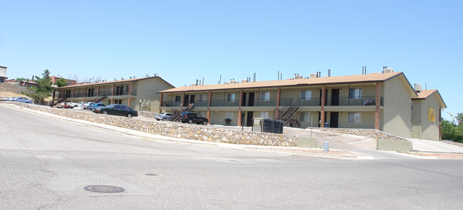 Tres Pinos Apartments in El Paso, TX - Building Photo - Building Photo