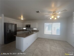 2032 Crowley Way in Las Vegas, NV - Building Photo - Building Photo
