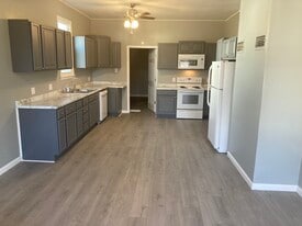 8 N Indiana Ave, Unit 8 in Belleville, IL - Building Photo