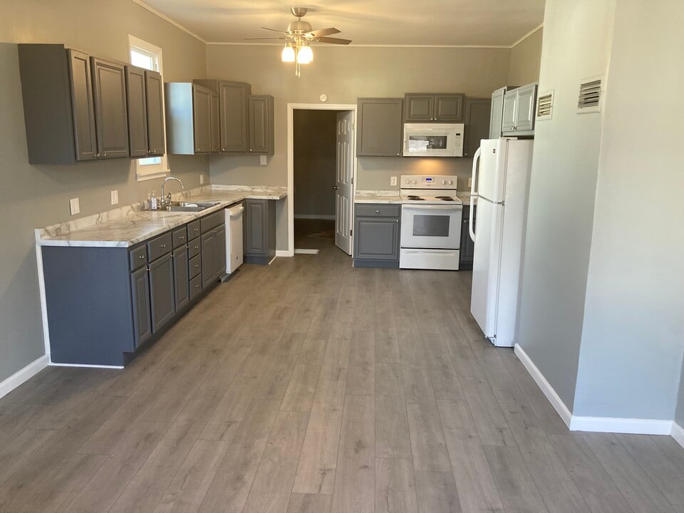 8 N Indiana Ave, Unit 8 in Belleville, IL - Foto de edificio