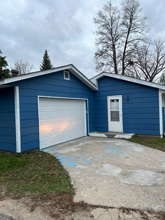1006 Irvine Ave NW in Bemidji, MN - Building Photo