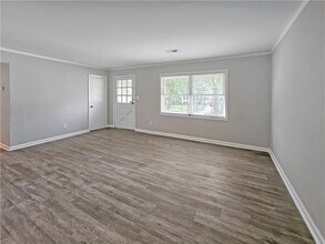 8438 Stonewall Jackson Dr in Jonesboro, GA - Building Photo - Building Photo