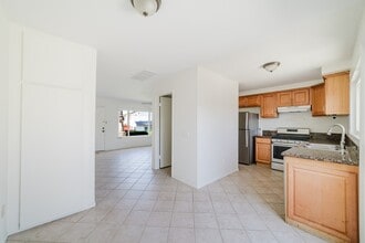 4154 Baycliff Way in Oceanside, CA - Foto de edificio - Building Photo