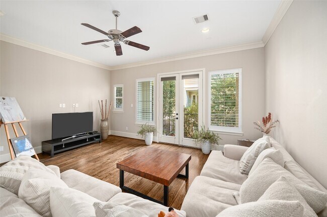 2423 Beall St in Houston, TX - Foto de edificio - Building Photo