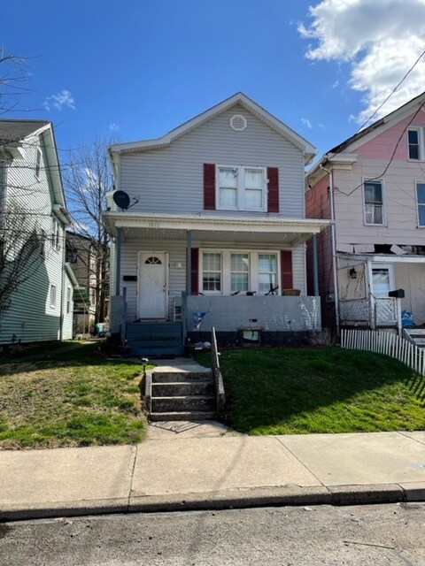 1802 Leishman Ave in New Kensington, PA - Foto de edificio