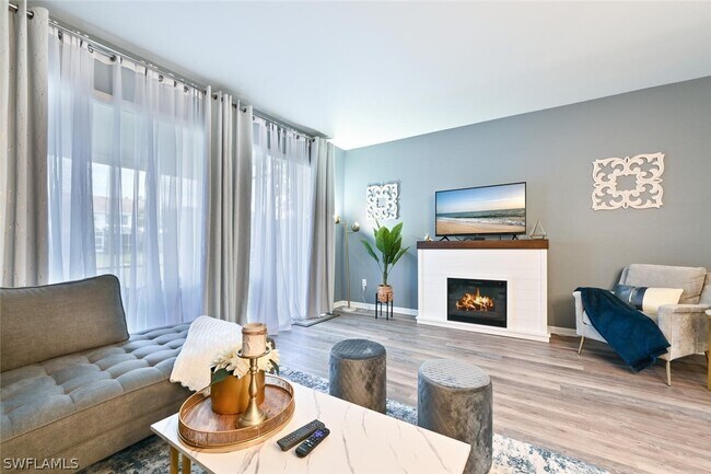 property at 981 Hampton Cir